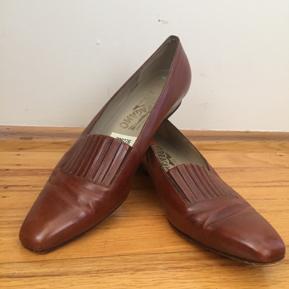 Vintage Salvatore Ferragamo Italian Leather Pumps - Picture 2 of 8